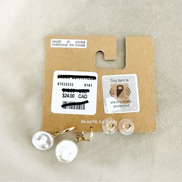 NWT Urban Outfitters Faux Pearl Gold and White Earring Set - Picture 2 of 2